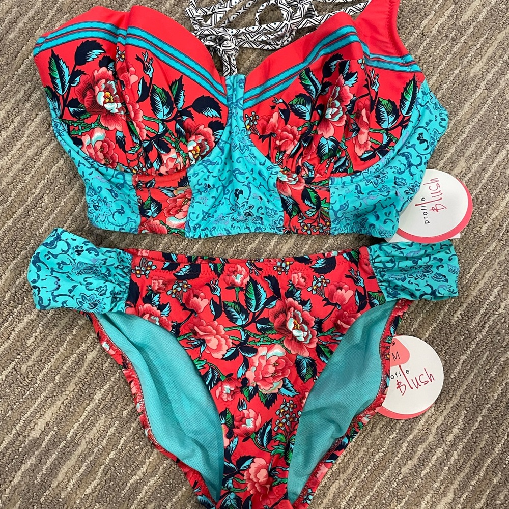 Profile by Gottex Shangri la 2 piece bikini. Top M DD/E bottom M